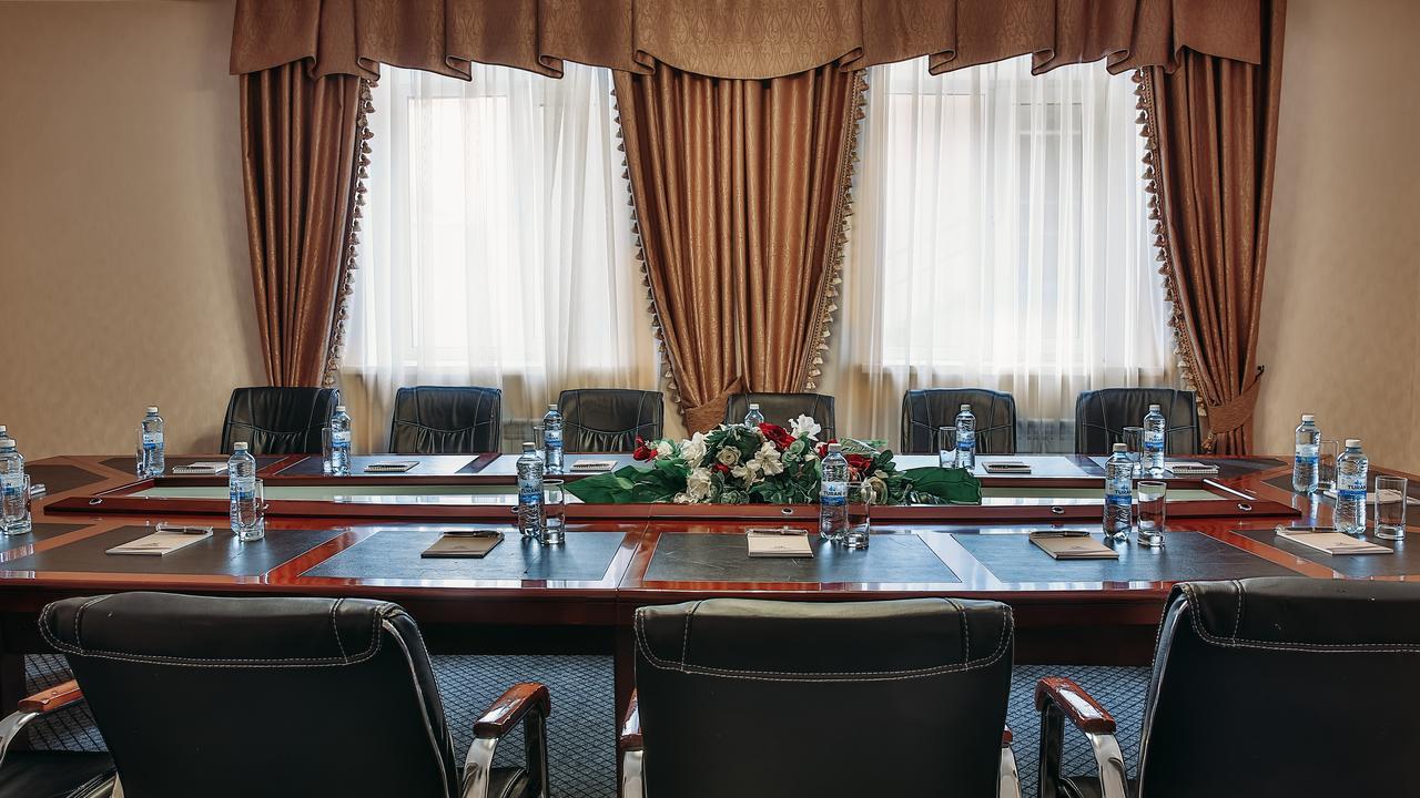 Отель Goldman Empire Астана Экстерьер фото